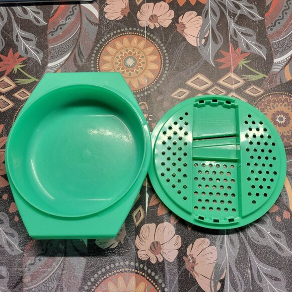Vintage 1950's Jadeite Mint Green 2 Piece Cheese Grater Slicer - Picture 5 of 6